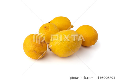 Old dried lemons. Fruits with darkened skins 136996893