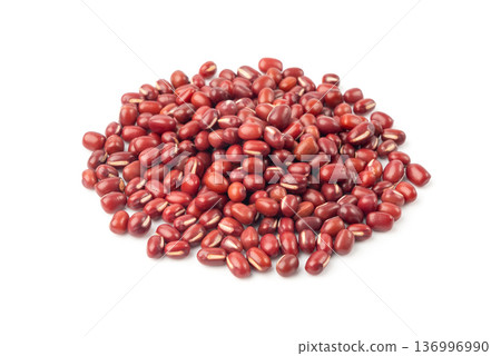 Red adzuki beans isolated, raw azuki bean pile, Vigna angularis legume seeds, dry red mung bean Red adzuki beans isolated, raw azuki bean pile, Vigna angularis legume seeds, dry red mung bean 136996990