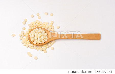 Chocolate Chips Isolated, Scattered Chocolate Sprinkles, Decorative Cocoa Drops, Cookie Decoration Ingredient 136997074