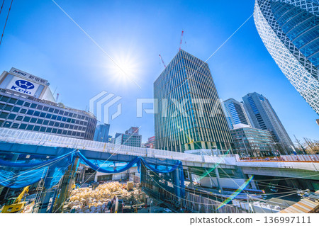 日本東京城市景觀,2月21日。新宿站西口改造工程、西新宿1丁目地區工程、起重機等。 日本東京城市景觀,2月21日。新宿站西口改造工程、西新宿1丁目地區工程、起重機等。 136997111