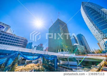 日本東京城市景觀,2月21日。新宿站西口改造工程、西新宿1丁目地區工程、起重機等。 日本東京城市景觀,2月21日。新宿站西口改造工程、西新宿1丁目地區工程、起重機等。 136997113