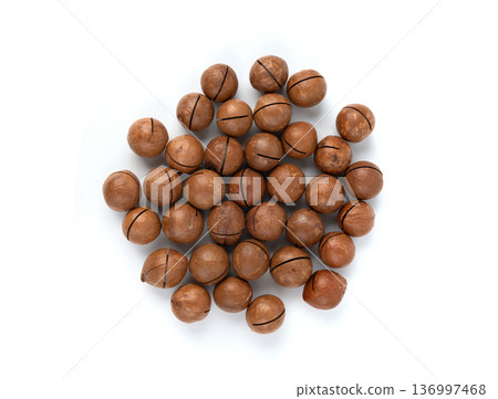 Macadamia nuts isolated. Natural raw peeled macadamia seeds and shells 136997468