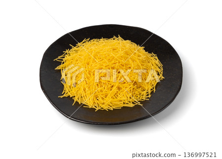 Raw vermicelli, gold soup pasta, small homemade noodles, thin macaroni 136997521