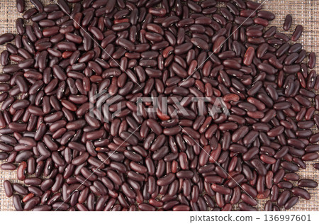 Red raw kidney beans textured background. Dry legume grains pattern, protein seeds wallpaper 136997601