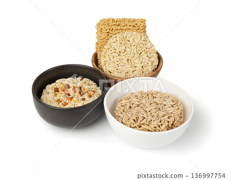 Raw Noodles, Dry Round Ramen Noodle, Uncooked Korea Vermicelli, Chinese Wheat Pasta Raw Noodles, Dry Round Ramen Noodle, Uncooked Korea Vermicelli, Chinese Wheat Pasta 136997754