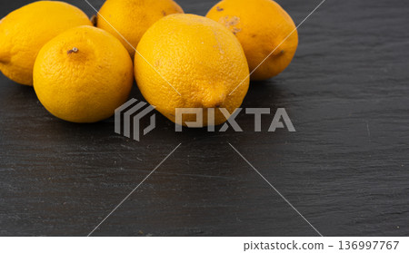 Old dried lemons. Fruits with darkened skins 136997767