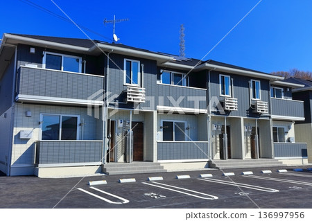 出租公寓和住宅區的形象 136997956