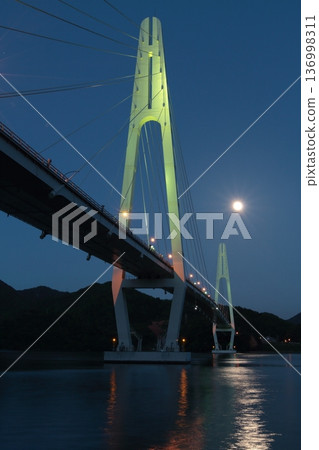 滿月和橋樑 滿月和橋樑 136998311