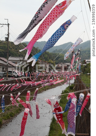 與鯉魚飄帶的風景 與鯉魚飄帶的風景 136998359