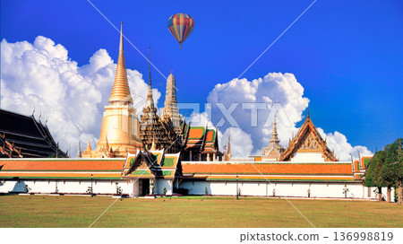 曼谷玉佛寺美景 曼谷玉佛寺美景 136998819