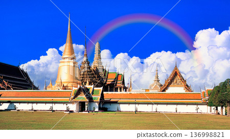 Beautiful view of the Temple of the Emerald Buddha in Bangkok 136998821