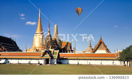 Beautiful view of the Temple of the Emerald Buddha in Bangkok Beautiful view of the Temple of the Emerald Buddha in Bangkok 136998823
