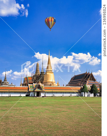 曼谷玉佛寺美景 曼谷玉佛寺美景 136998824