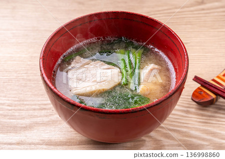 雞肉菠菜味噌湯 136998860