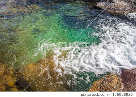 「清涼美景」翡翠綠山澗（三重縣駒野町朝夕谷） 136998926