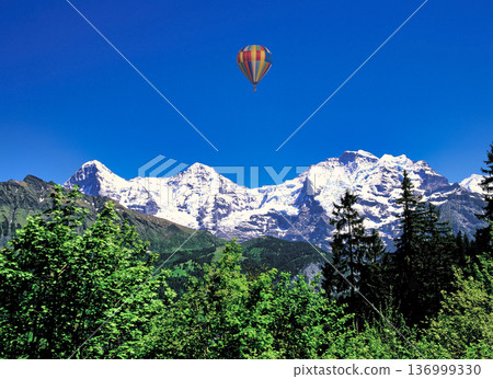 Spectacular views of the three mountains of the Bernese Oberland 136999330