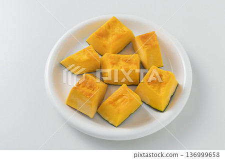 切開的南瓜 切開的南瓜 136999658