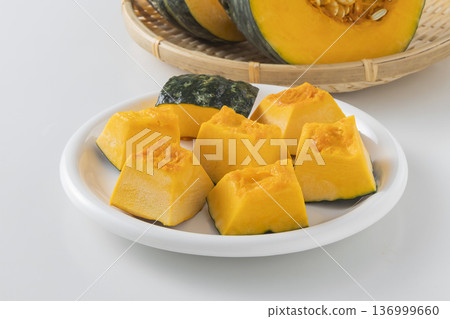Cut pumpkin pumpkin Cut pumpkin pumpkin 136999660
