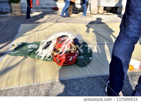 The auspicious lion dance of Samukawa Ichinomiya Hachiman Okami 137000015