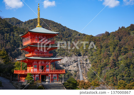 Triple tower and Nachi waterfall 137000867