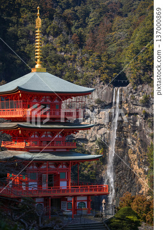Triple tower and Nachi waterfall 137000869