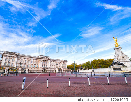 London Buckingham Palace London Buckingham Palace 137001095