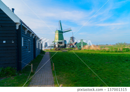 skyline of old town Zaanse Schans 137001315