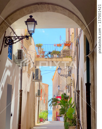 Syracuse old town, Sicily Italy Syracuse old town, Sicily Italy 137001421