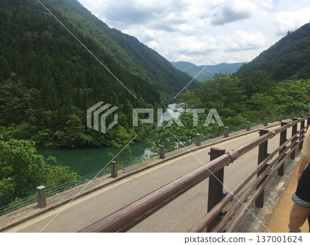 Bridge over dam lake 137001624