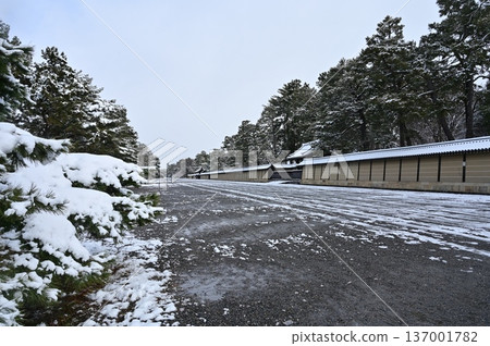 土牆與雪景（京都御苑） 137001782