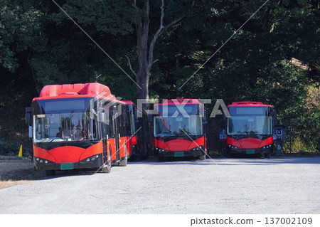 Charging an electric bus 137002109