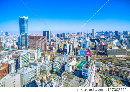 日本東京城市景觀新視角。畫麵包括歌舞伎町、東急歌舞伎町塔、火車、池袋、大手町、丸之內（右後方）等。 137002811