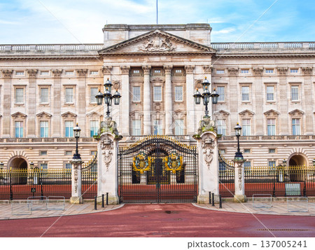 London Buckingham Palace front gate London Buckingham Palace front gate 137005241
