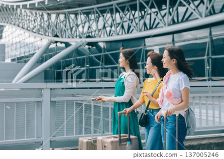 Three women arriving at the airport on their trip. (Photography provided by Kansai International Airport (KIX)) 137005246