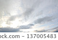 陽光穿透雲層的天空景象 137005483