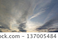 黃昏時分變幻莫測的天空和雲彩 137005484