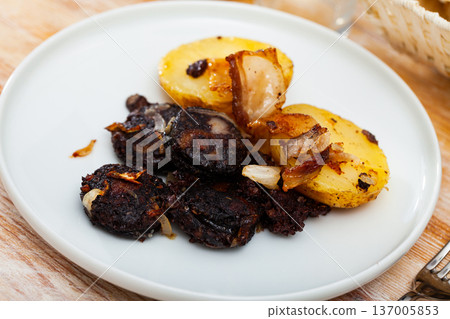 Fried rustic tasty blood sausage with potato served at plate Fried rustic tasty blood sausage with potato served at plate 137005853