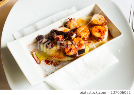 Plate of spanish dish Pulpo a la Gallega Plate of spanish dish Pulpo a la Gallega 137006051
