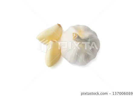 Fresh Garlic Bulb and Peeled Cloves - Top View Isolated on White 137006089