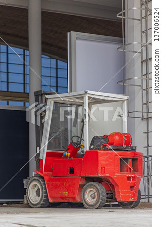 Forklift in Hall Forklift in Hall 137006524