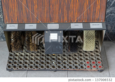 Shoe Cleaning Polishing Machine Shoe Cleaning Polishing Machine 137006532