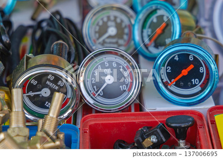 Water Temperature Oil Pressure Water Temperature Oil Pressure 137006695