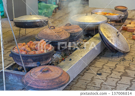 Pig Trotter Clay Pot 137006814