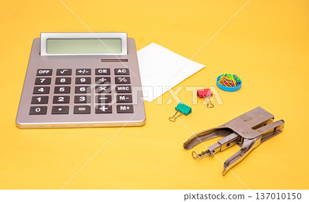 Electric calculator with metal stapler 137010150