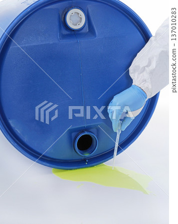 Dangerous chemical leak 137010283