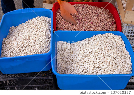 Raw beans legumes on market Raw beans legumes on market 137010357