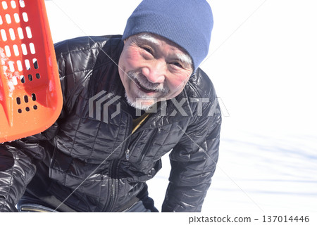 The lifestyle of an elderly person living in the countryside in a snowy country 137014446