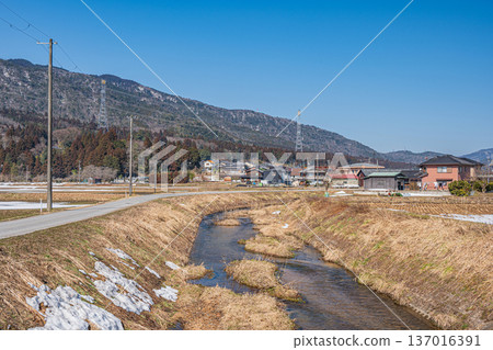 Rural scenery of Lake Biwa in early spring, Nagahara, Nagahama City, Shiga Prefecture 137016391