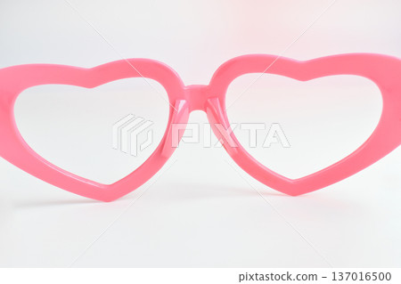 pink heart shape of glasses on white background 137016500