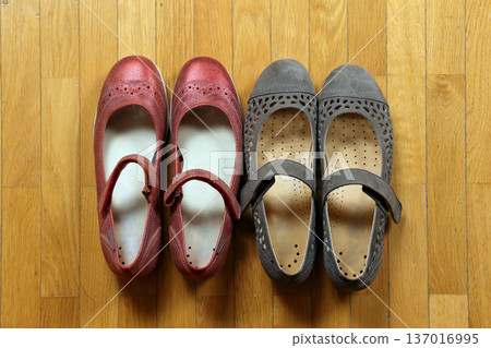 Comfortable female flat shoes 137016995